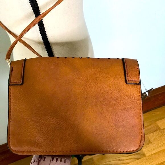NWT Cute Faux Leather Crossbody Bag - Picture 14 of 15